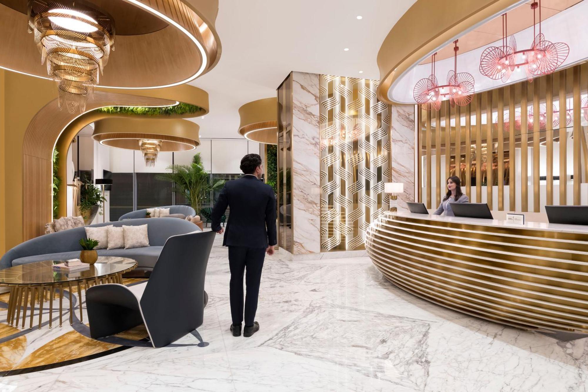 Velero Hotel Doha Lusail Exterior foto The lobby of the hotel