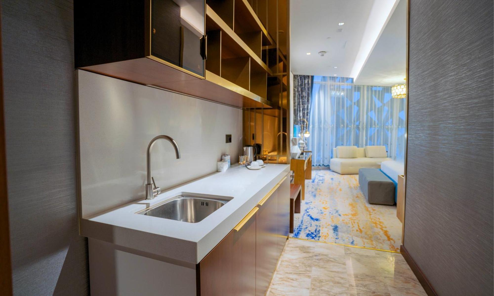 Velero Hotel Doha Lusail Exterior foto A kitchen in a hotel suite