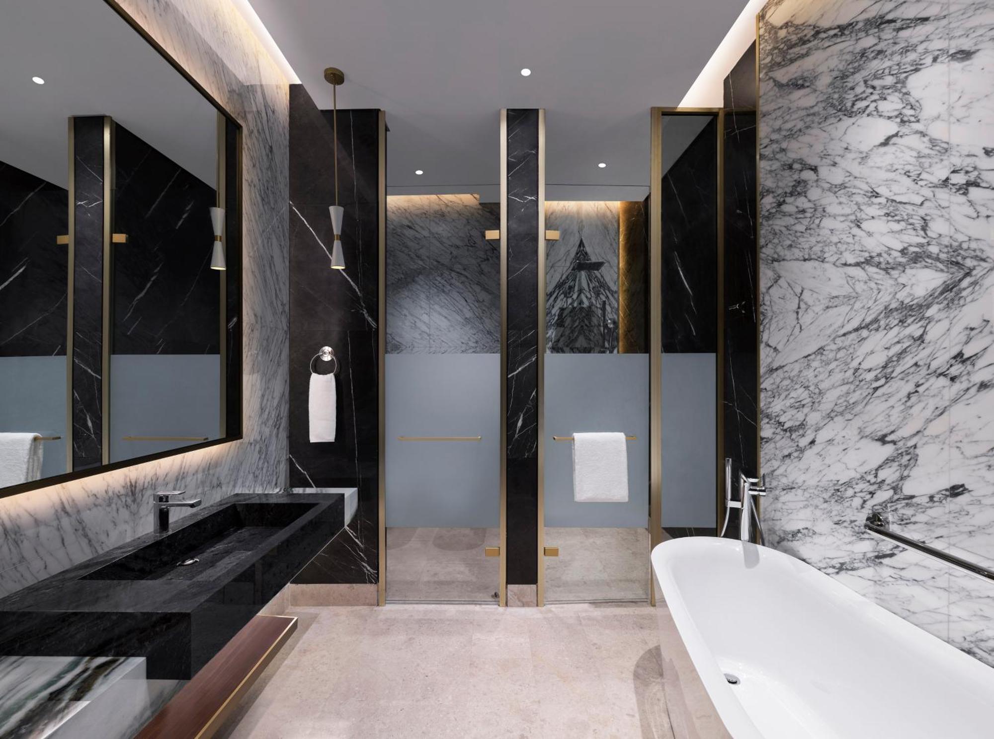 Velero Hotel Doha Lusail Exterior foto Bathroom
