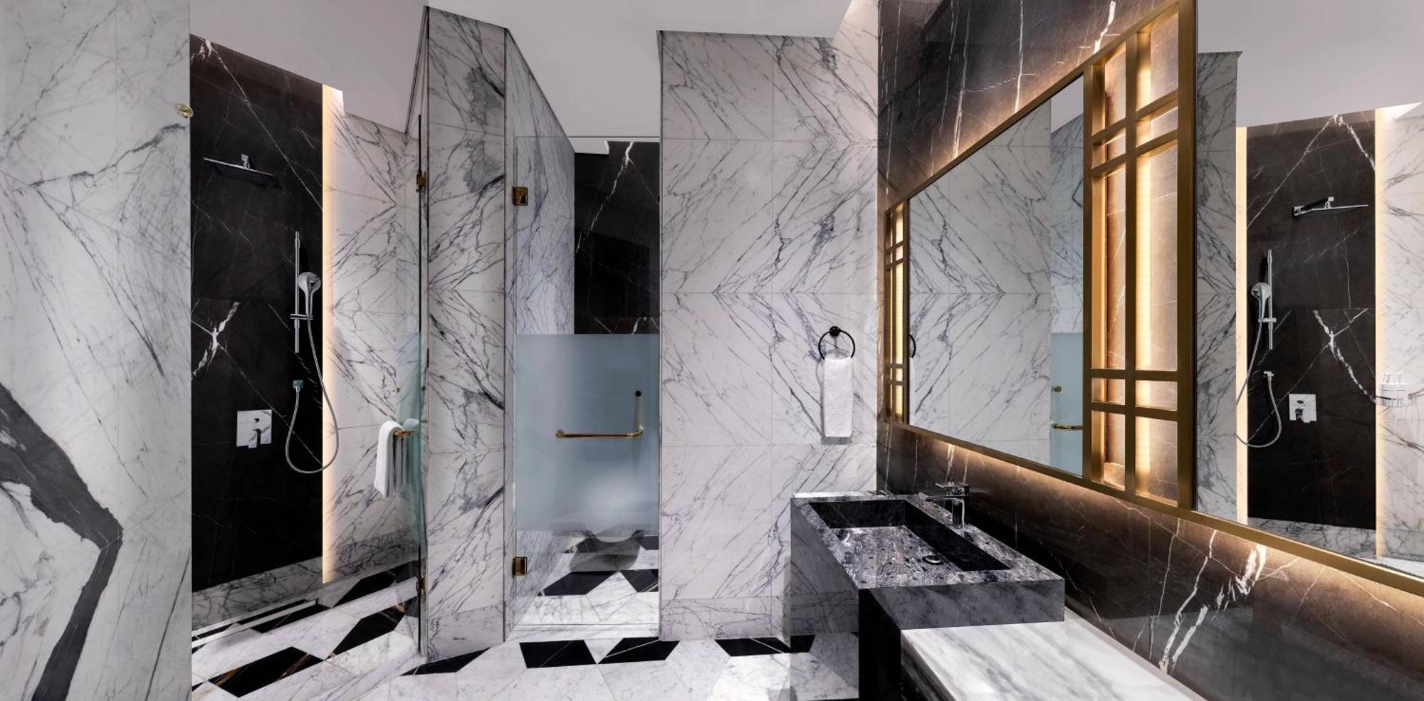 Velero Hotel Doha Lusail Exterior foto Bathroom